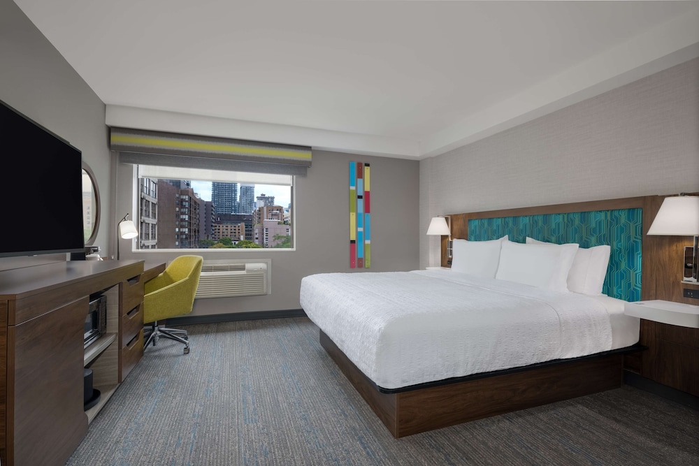 ROOM, KING BED
