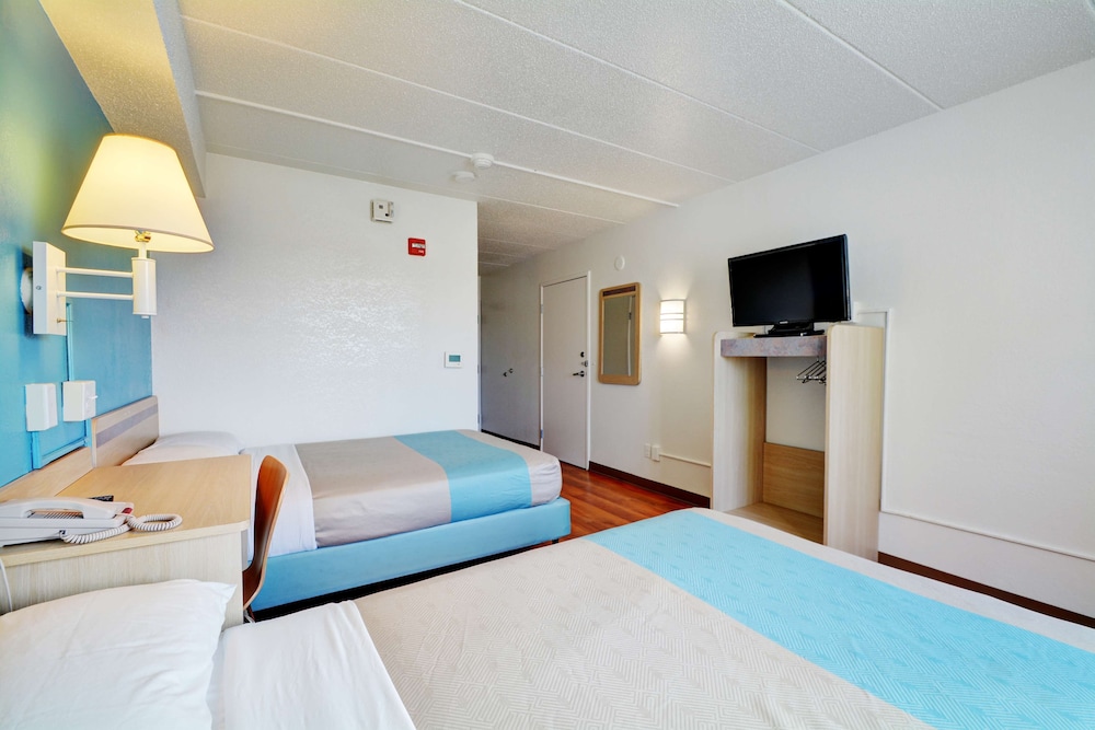 Motel6 Newport, RI 28/41