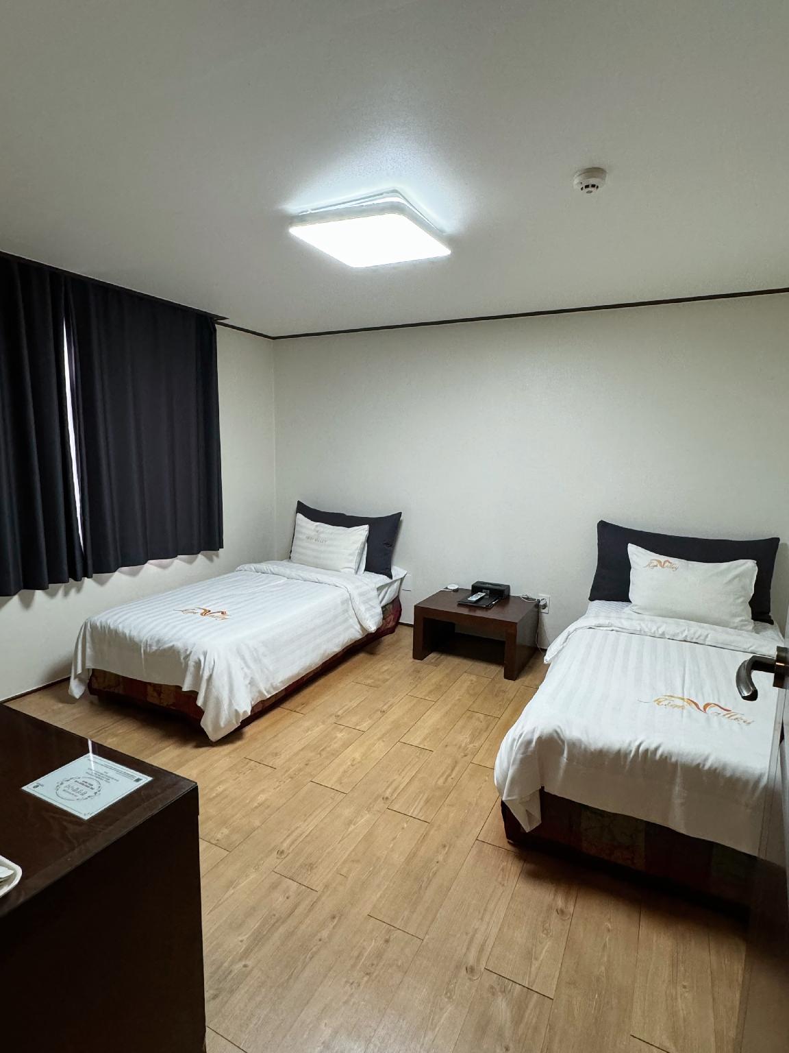 High Valley Hotel 20/24