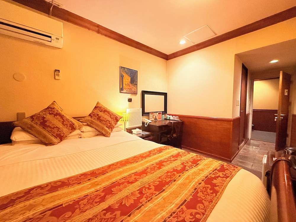 SEMI ROOM, SEMI DOUBLE BED