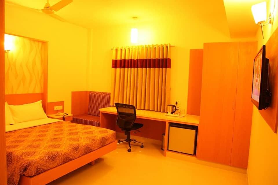 OYO Rooms Cross Cut Road Gokhale Street 10/34