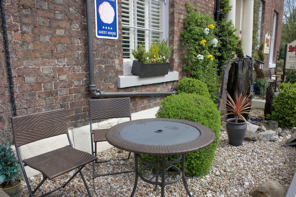Cartref Guest House 48/50