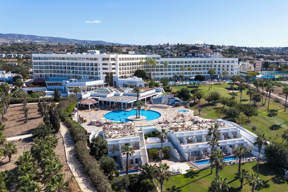 Leonardo Laura Beach and Splash Resort in Hlorakas