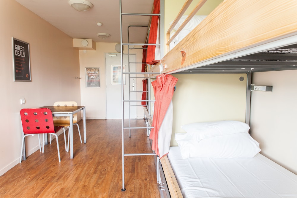 Female Dorm, Female Only, 6 Beds, 3 Bunk Beds, Shared Bathroom