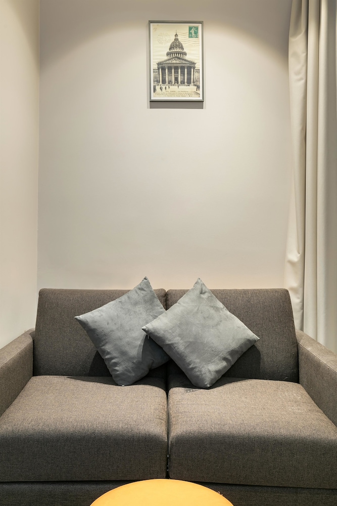 Hotel Magenta 38 by Happyculture 50/71