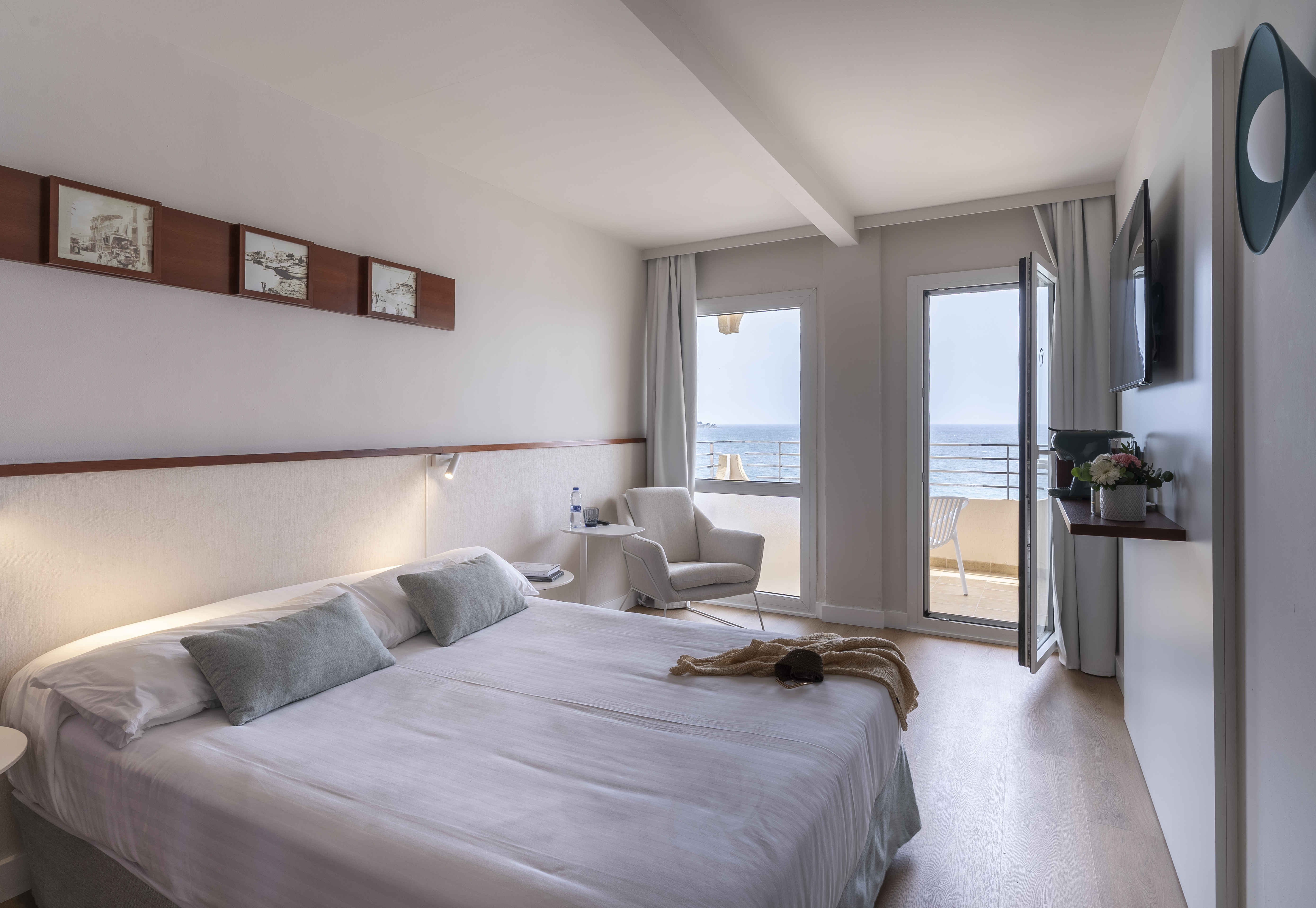 Room, Single, Double Bed, Sea Front