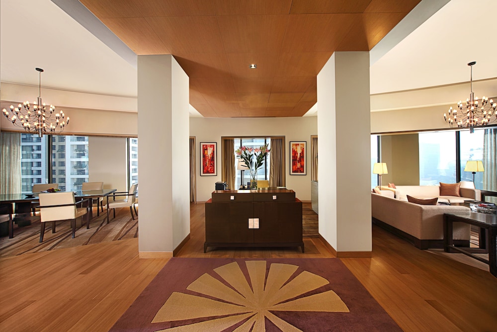 TRIDENT BANDRA KURLA 7/67