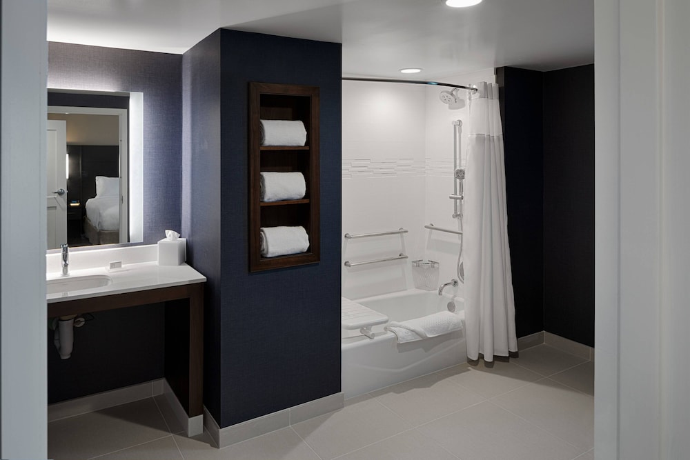 Residence Inn by Marriott Columbus Airport 10/42