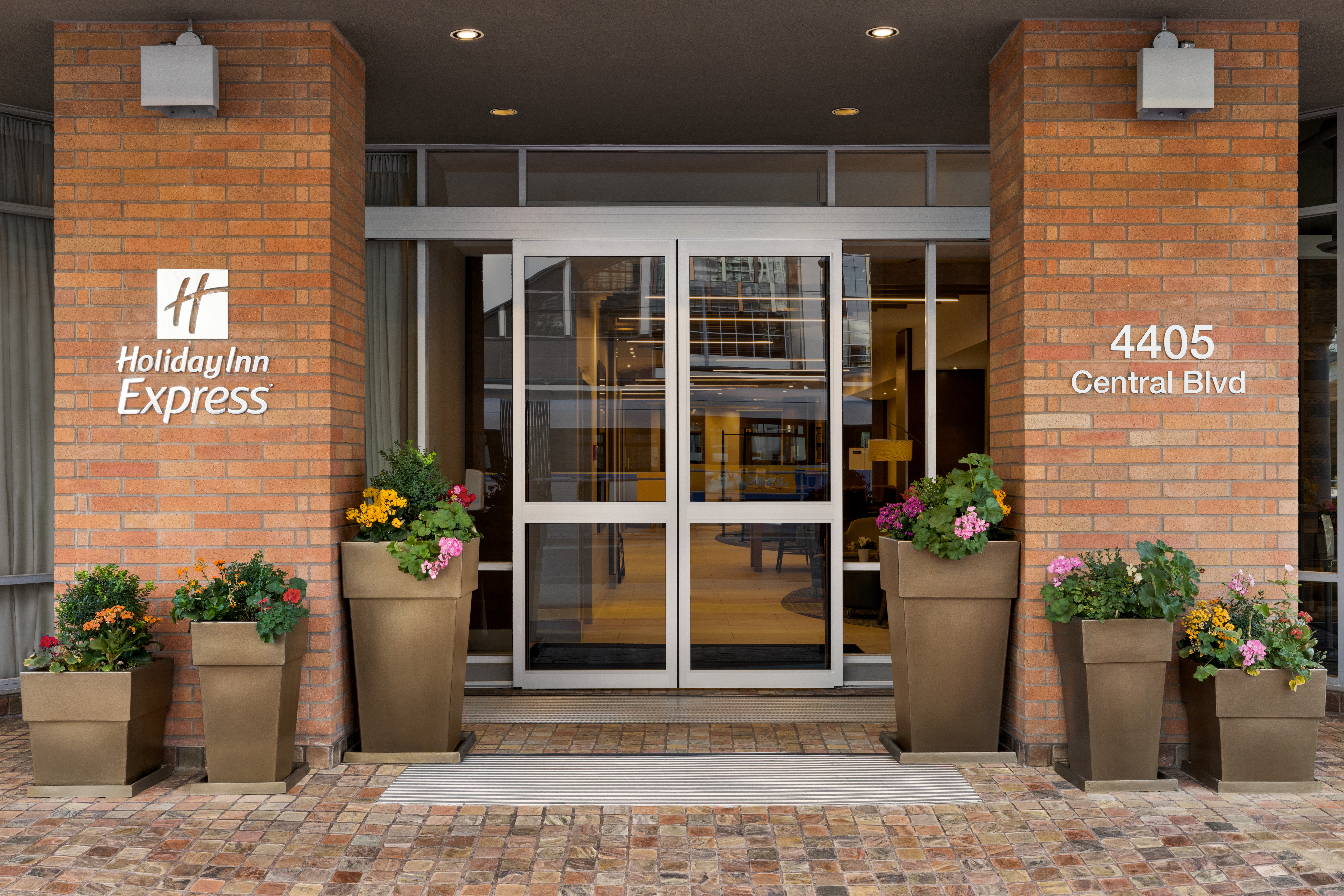 Holiday Inn Express Vancouver Metrotown Burnaby 1/50