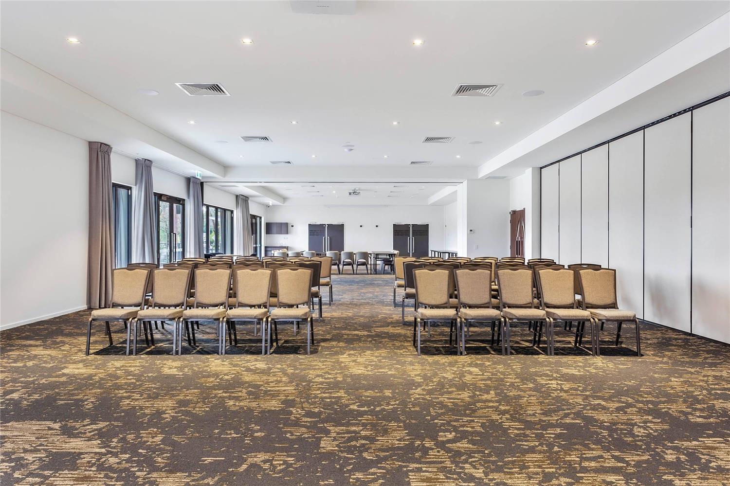 Quality Hotel Lakeside 46/51