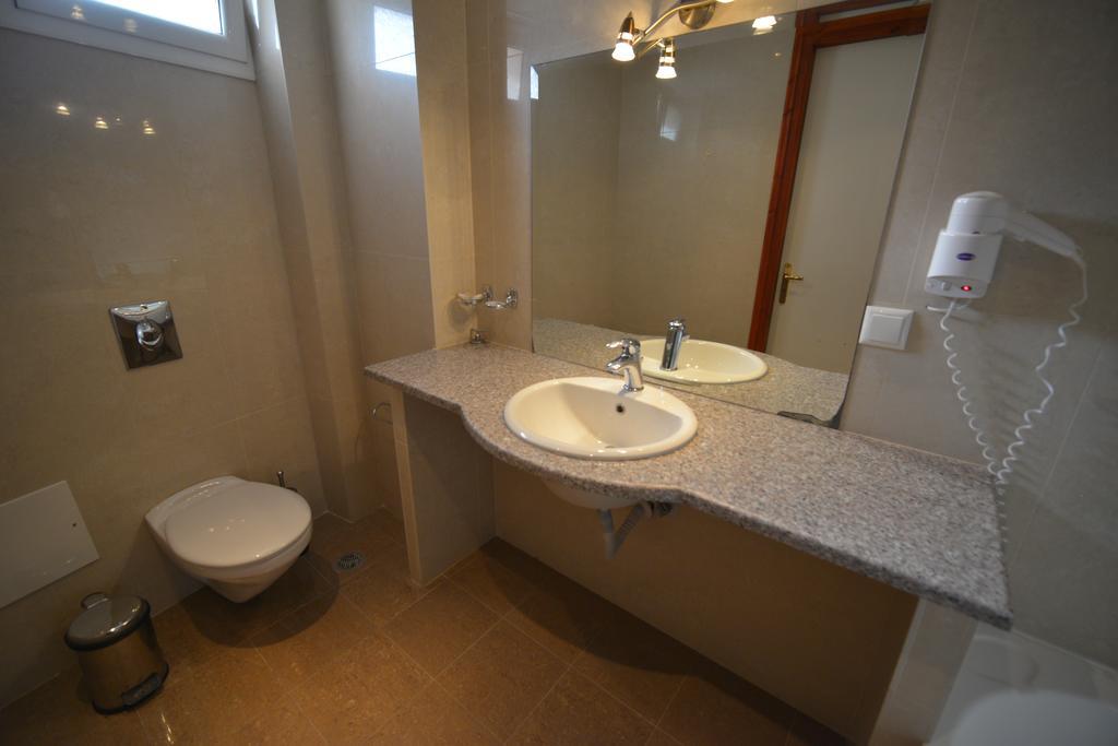 Kalias Hotel 50/51