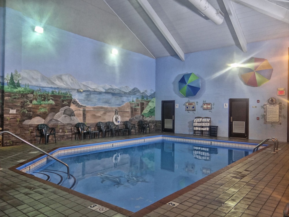 Baymont by Wyndham Pigeon Forge near Island Drive 13/28