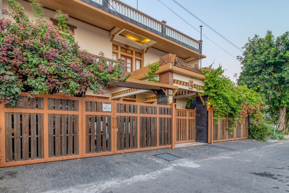 RedDoorz Plus near Lempuyangan Station 4 5/42