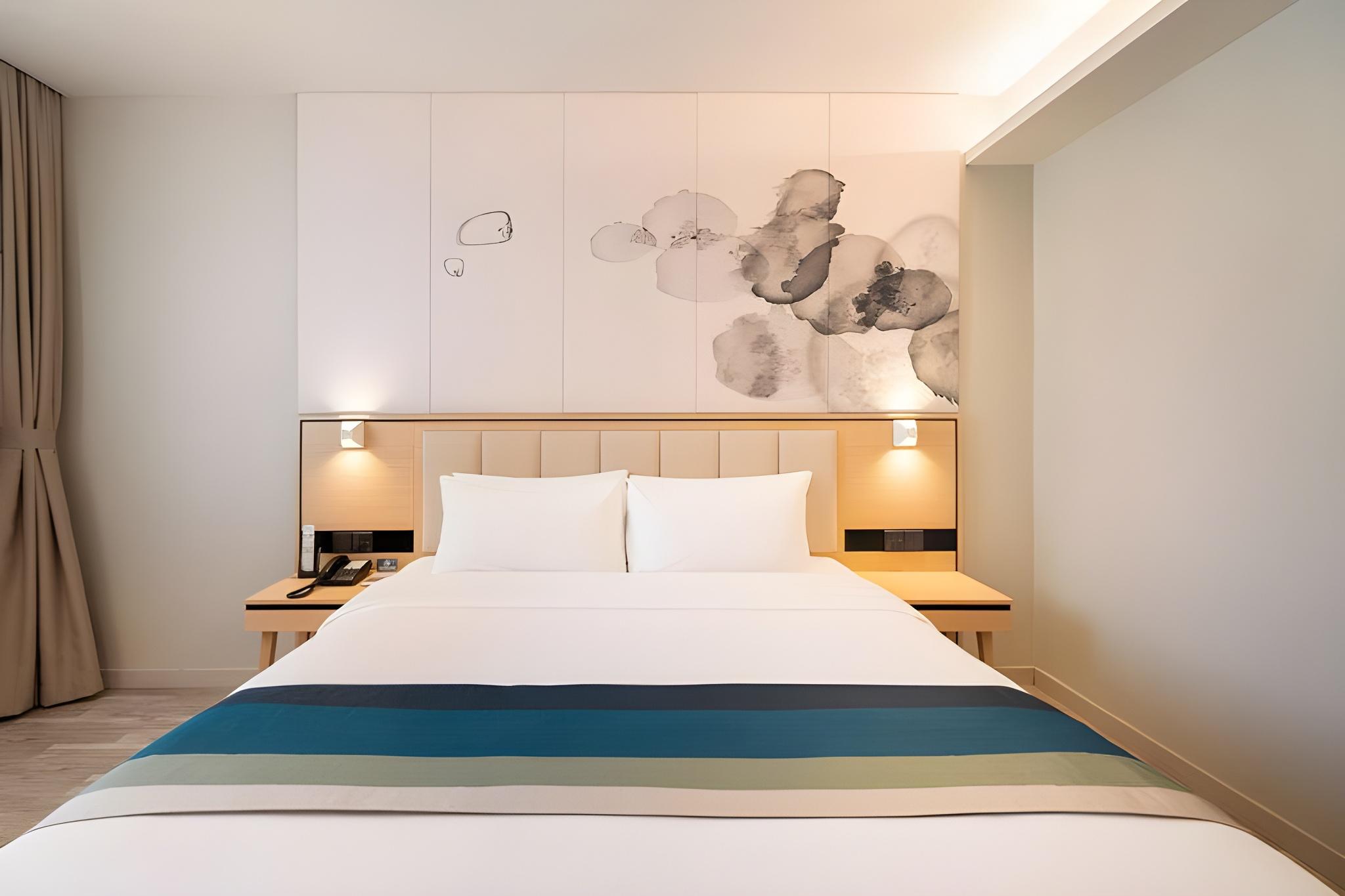 Homeinn Selected (Wuxi Zhongshan Road Sanyang Square Metro Station) 8/18
