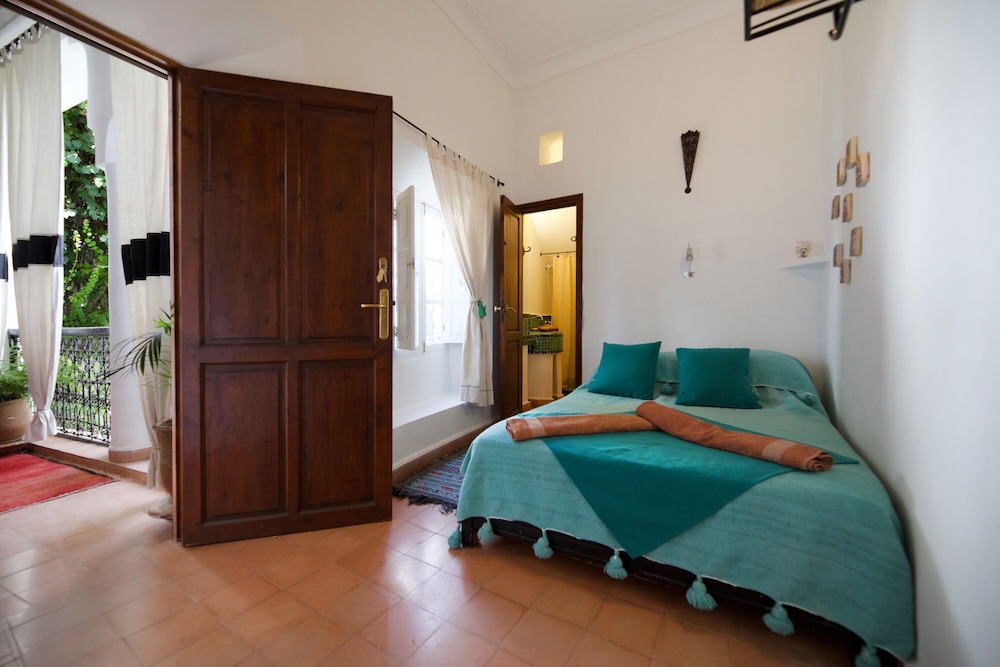 Riad Noor Charana 18/50