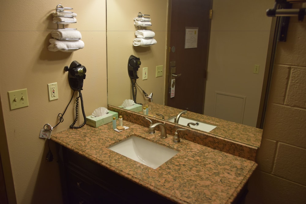 1st Choice Inn Rawlins 7/60