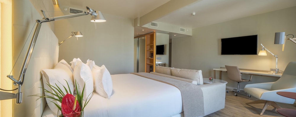 SUITE, WITH EXTRA BED