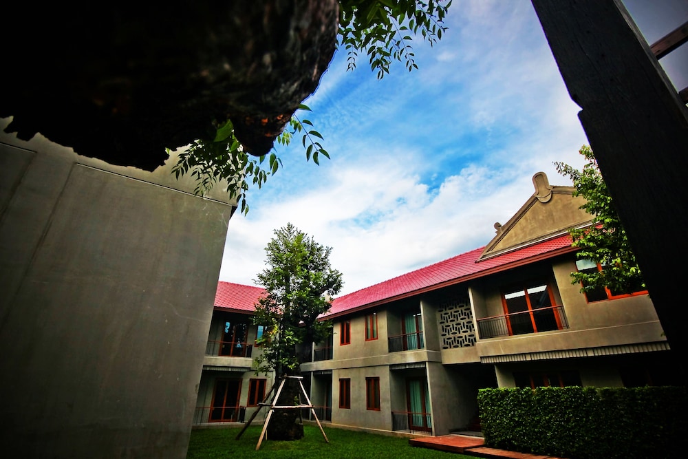 Chu Hotel 3/77