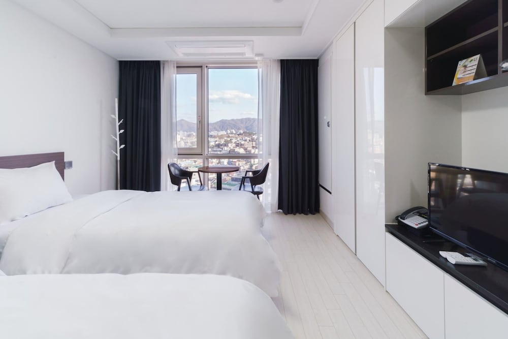 غرفة قياسية بسريرين منفصلين، The Venezia Suite Hotel 2/3