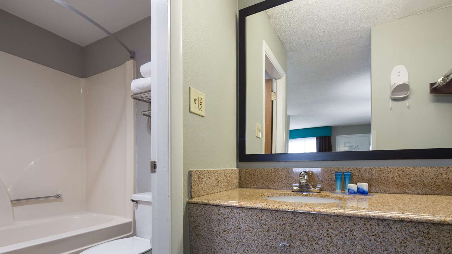 غرفة بسريرين كوين، Best Western Inn Florence 4/4