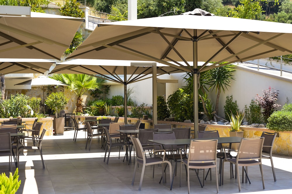 Prima Vista Beachfront Boutique Hotel 38/60