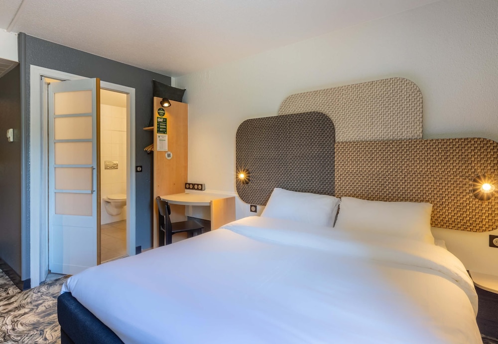 Room, Double Bed, Accessible