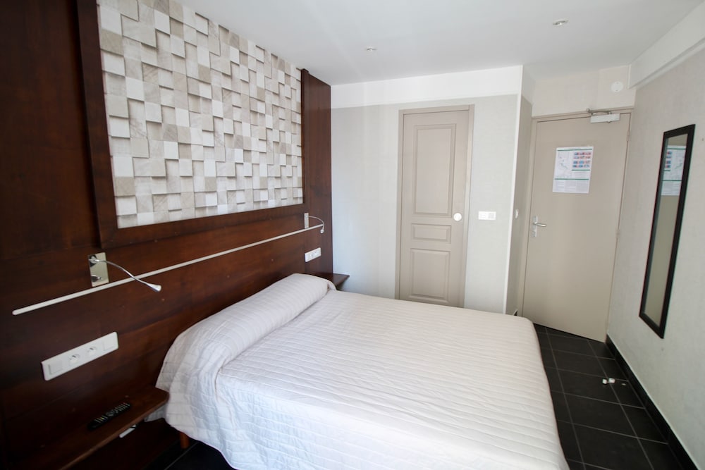 Hotel des Pyrenees 7/50
