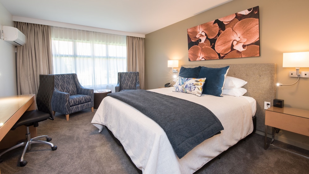 SUPERIOR, KING BED