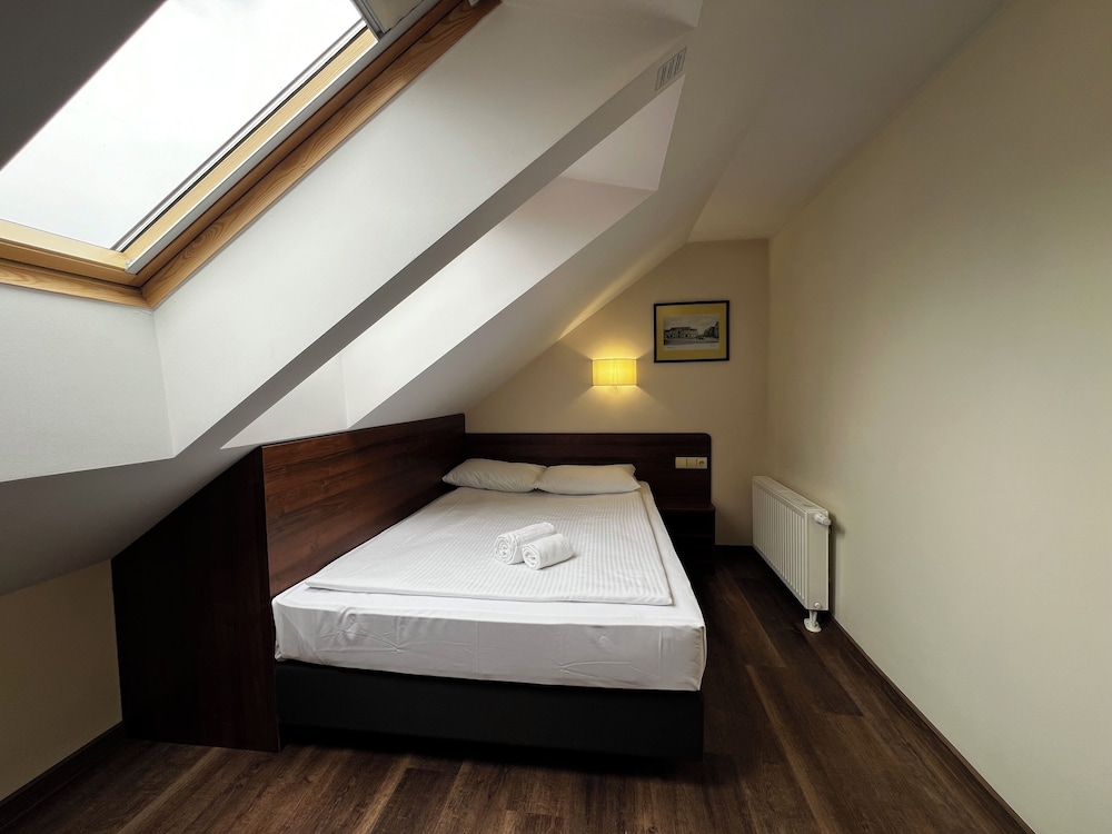 Memel Hotel 29/66