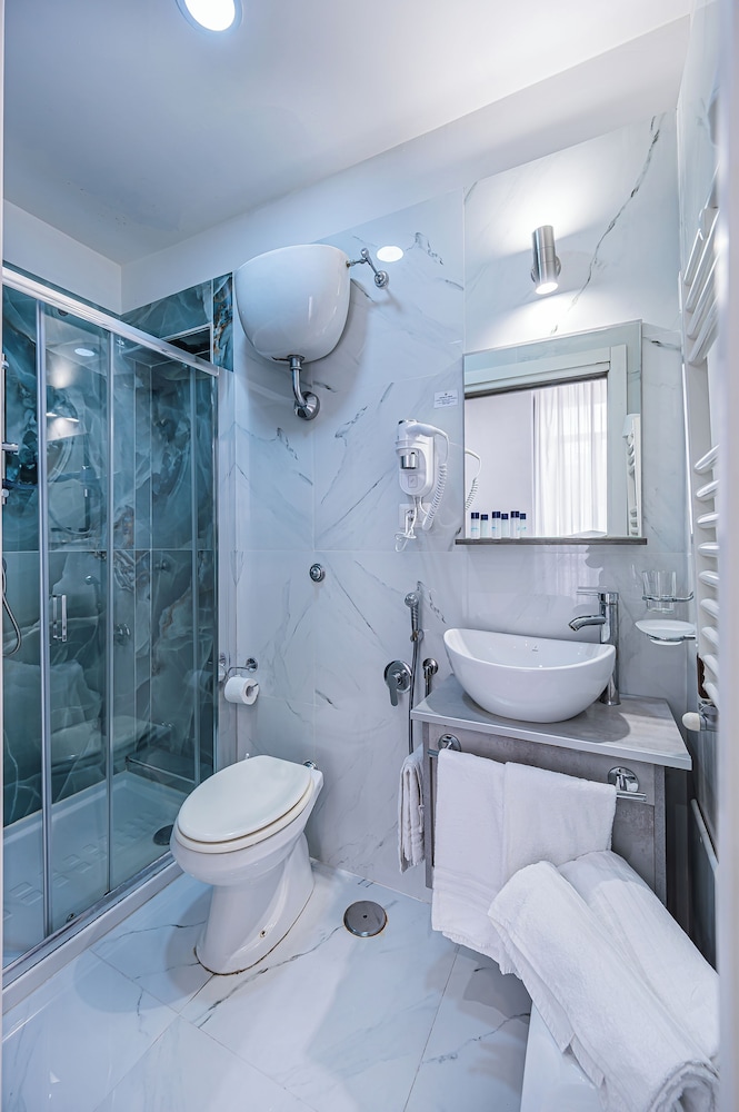 Napolis Gold Hotel 45/46