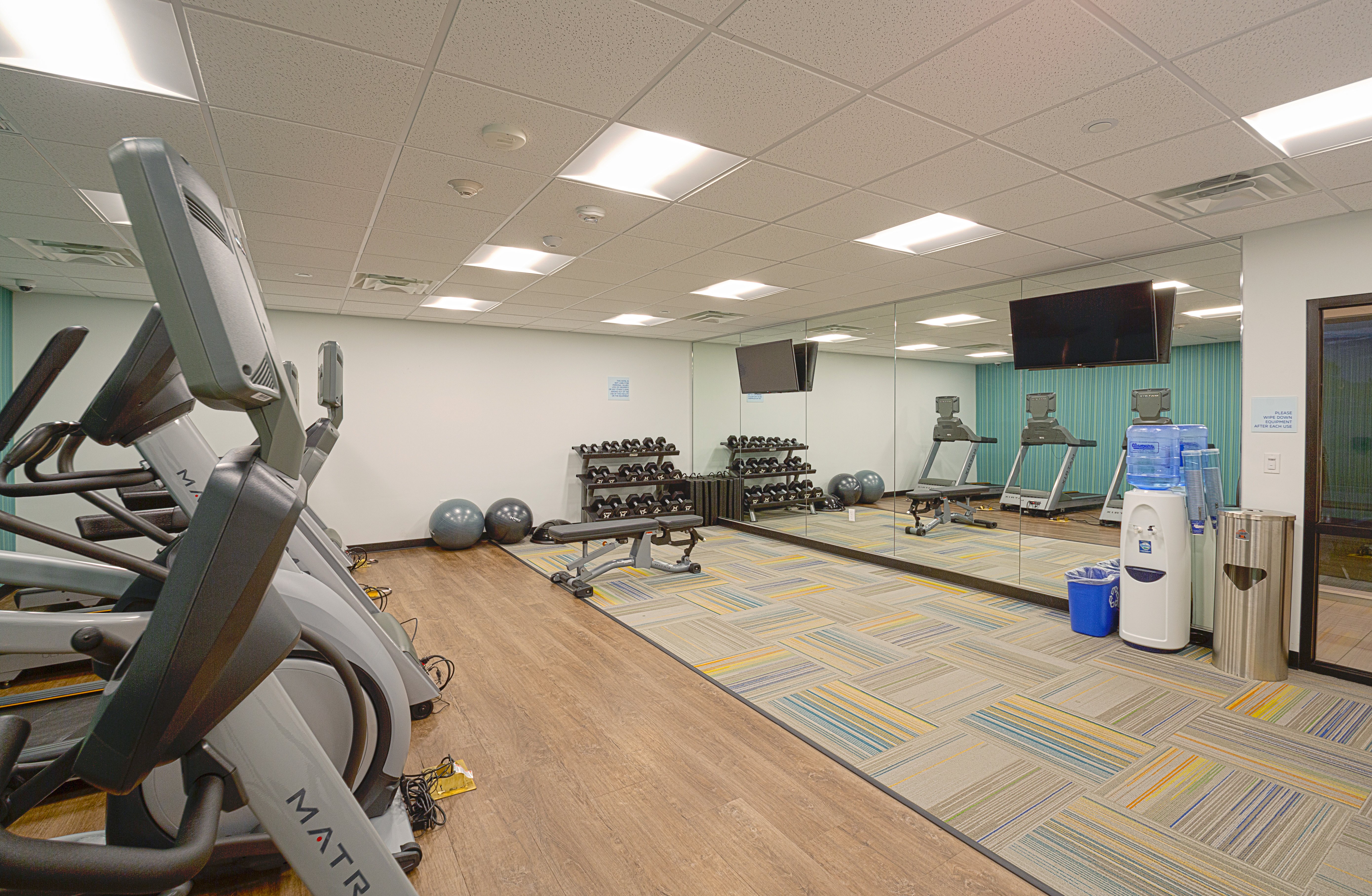 Holiday Inn Express and Suites Wentzville St Louis West 33/52