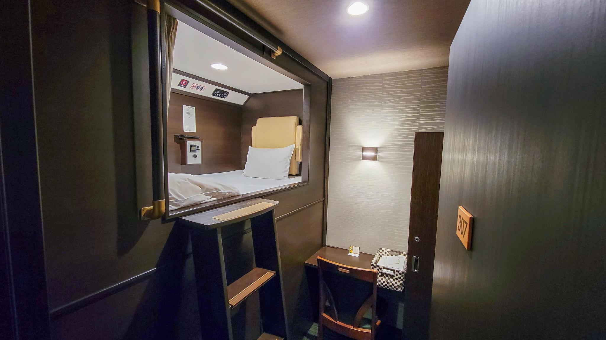 Capsule, Male Dorm, Upper Row