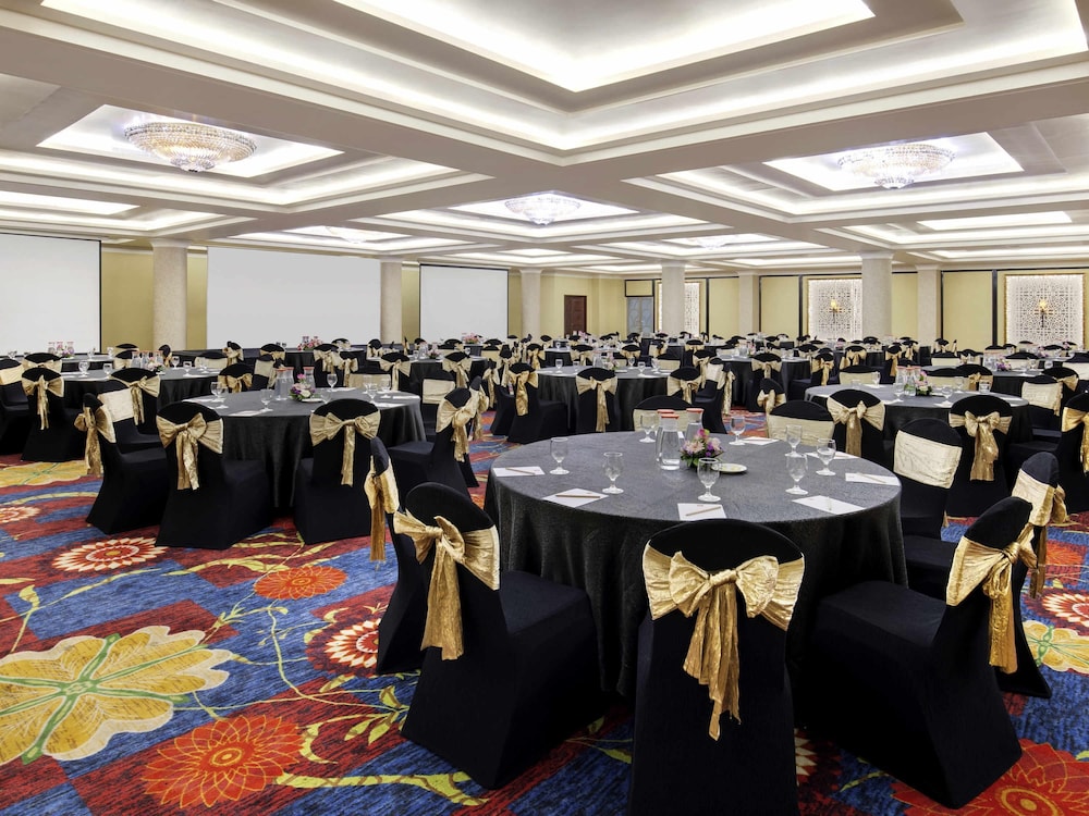 IBIS BANDUNG TRANS STUDIO 56/61