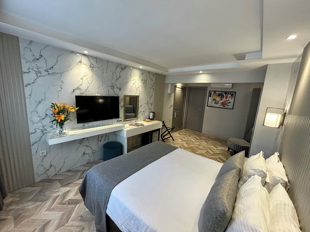 The Roomy Hotel Nisantasi 9/25