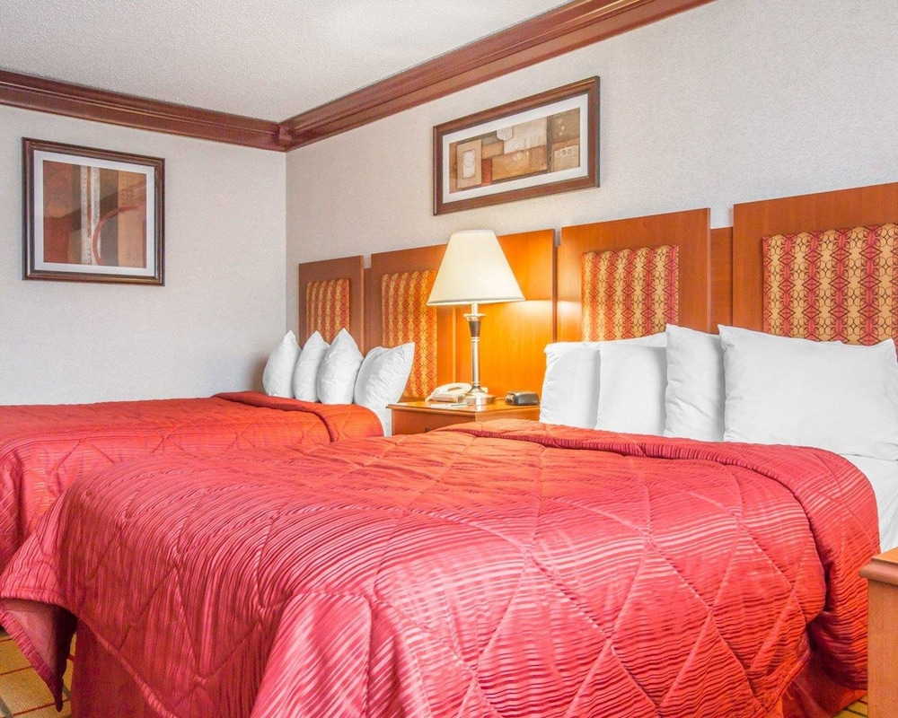 Quality Inn & Conference Center Brattleboro North 25/64