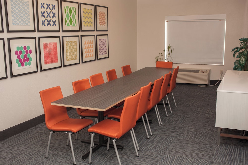 Holiday Inn Express and Suites Logan an IHG Hotel 64/71