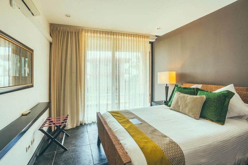 2 Bedrooms, Garden, Suite, King and Queen and Twin Beds