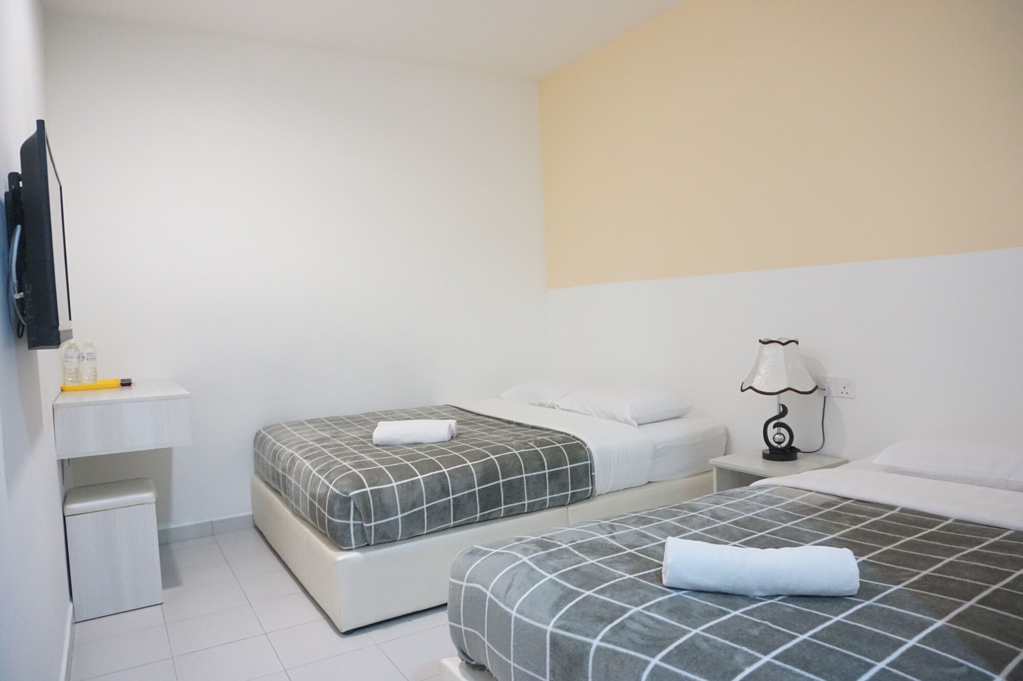 1 Bedroom, Family, Triple, 1 Queen and 1 Single Bed, No Window