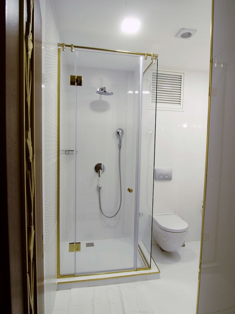 MB DELUXE HOTEL 56/59