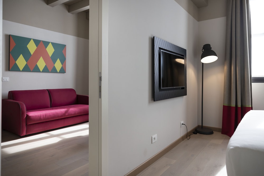 Savona 18 Suites 38/74