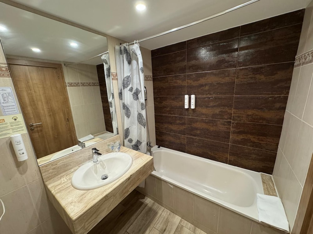 Canal Olimpic Hotel 64/64