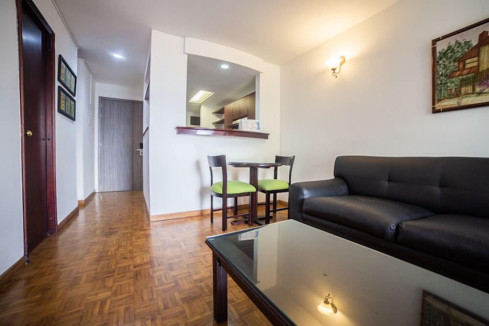 Aparta Suites Torre Poblado 24/40