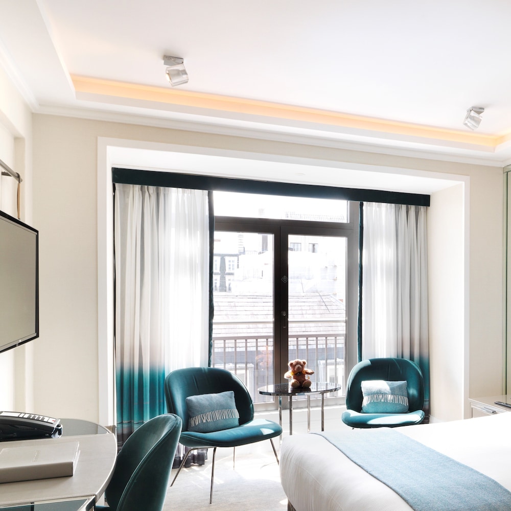 The Athenaeum Hotel & Residences 48/66