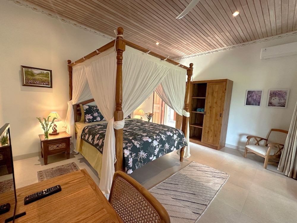 Devi's Place 25/50