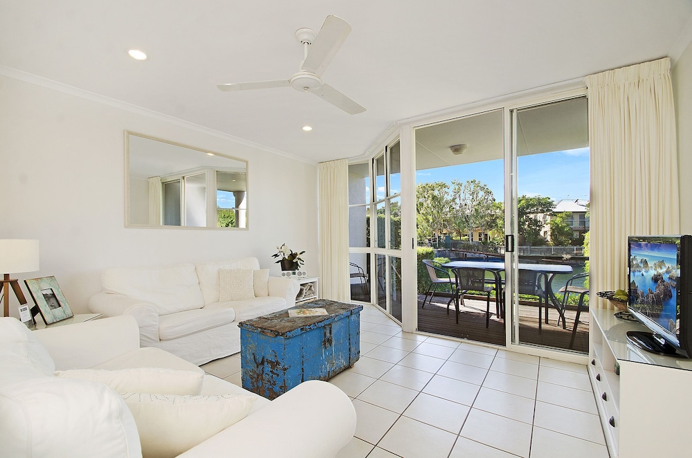 PORTSIDE NOOSA WATERS 14/31