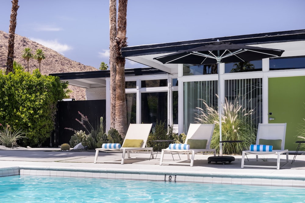 The Three Fifty Hotel - Adults Only 55/63