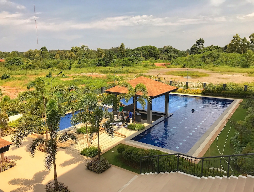 Crown Hotel Palawan at Harbour Springs 40/54