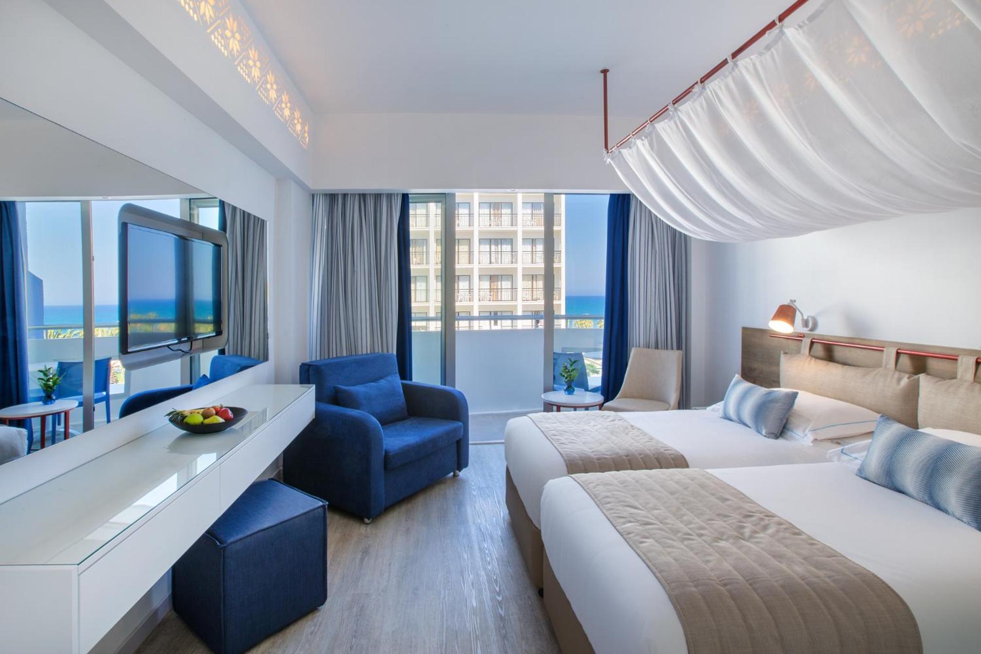 Premium, Superior, Double or Twin Bed, Side Sea View، Lordos Beach Hotel and Spa 5/9