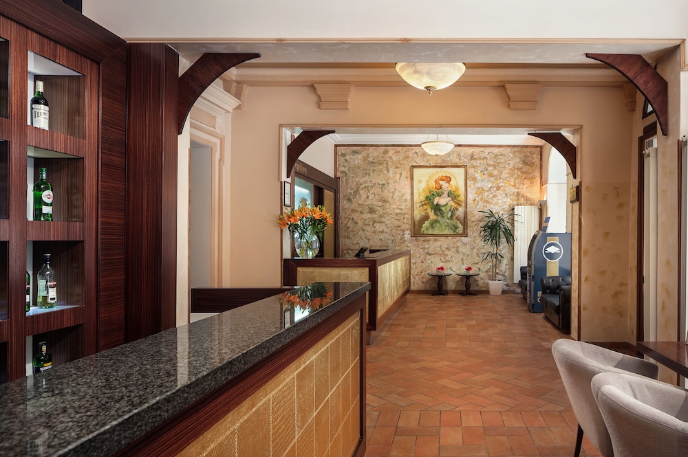 Hotel Praga 1 11/44