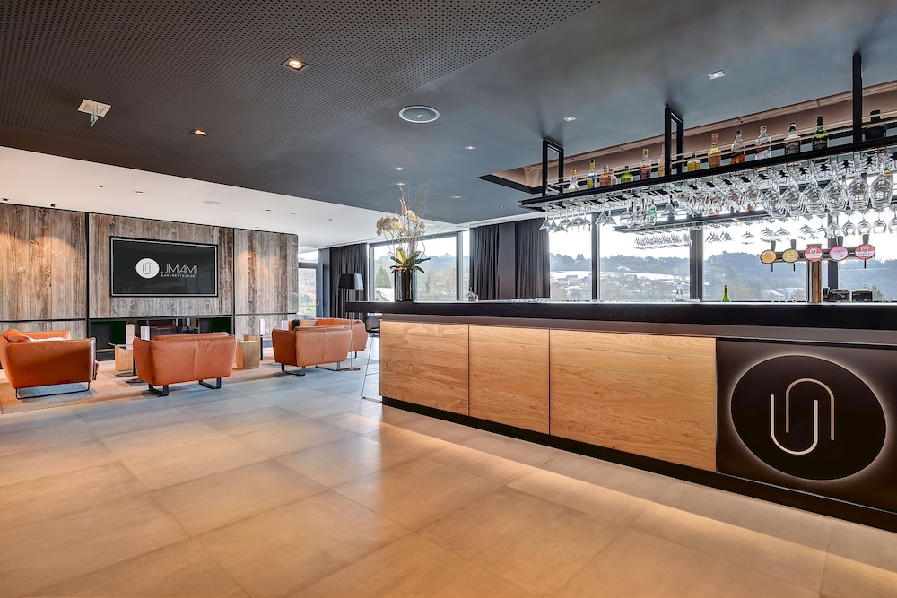 R hotel experiences 10/58